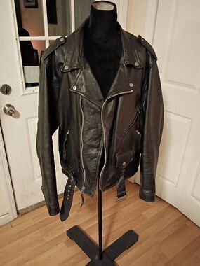 Vintage Sz 46 First Manufacturing Black Leather Motorcycle Riding Jacket w Glove